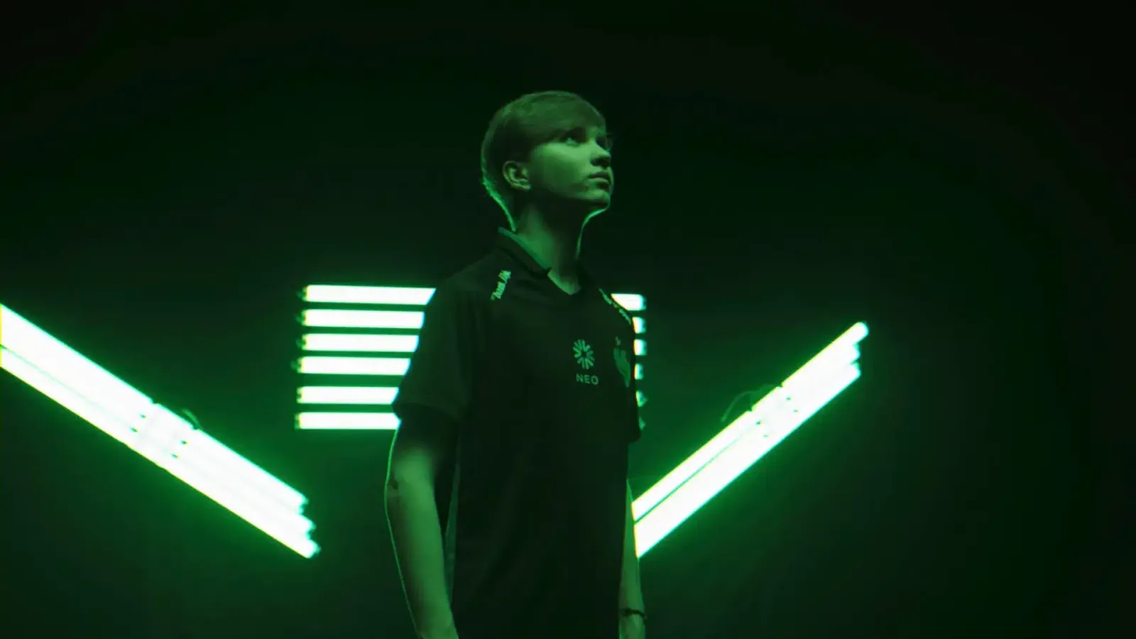 m0NESY, sniper da Falcons, que renovou contrato até 2030